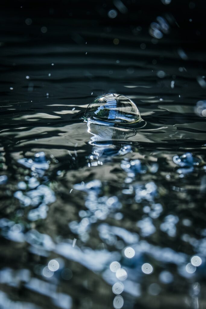 Image d'une bulle sur l'eau
